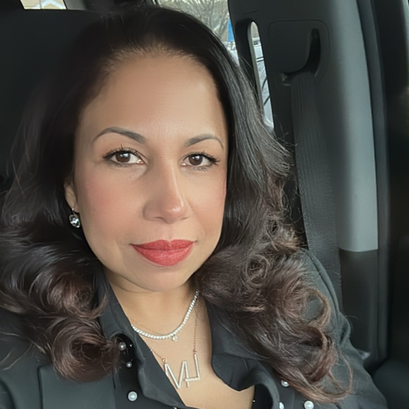 Meet your Posher, Leticia - Picture 1 of 1